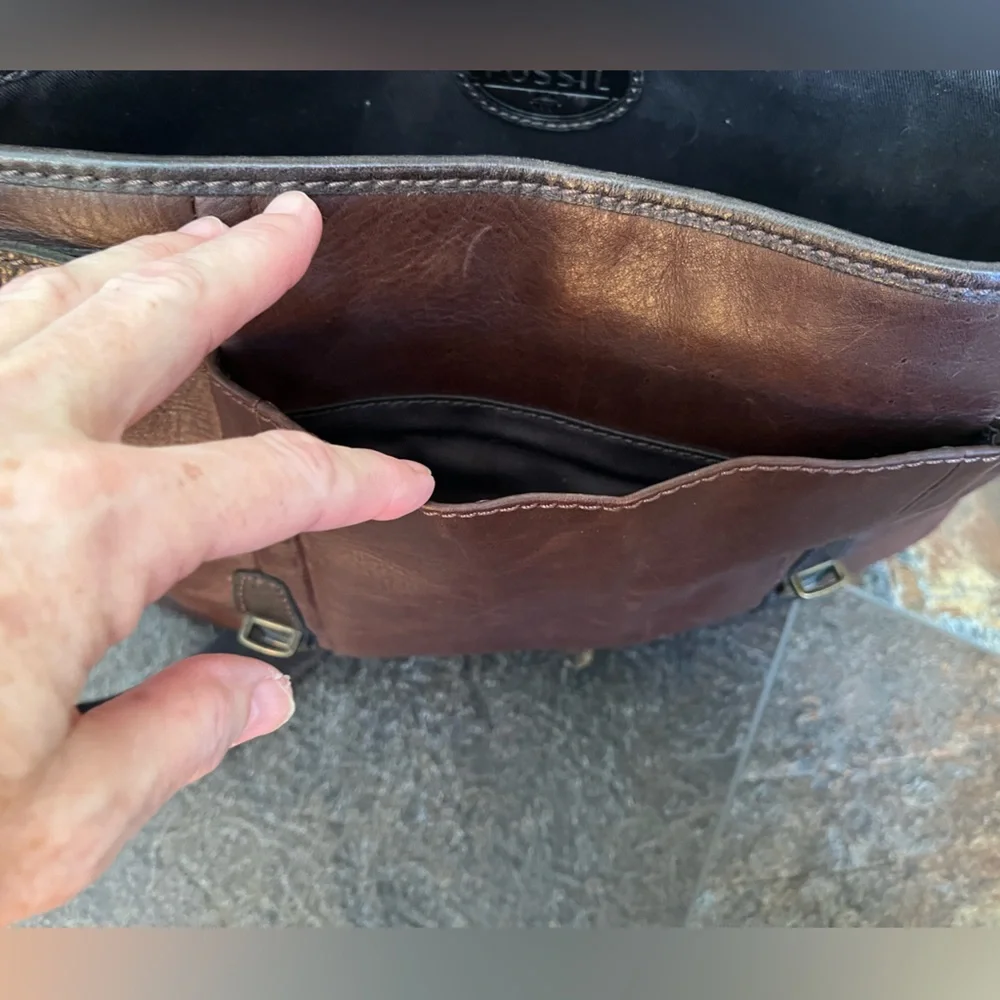 Fossil Estate dark leather adjustable strap messenger laptop bag